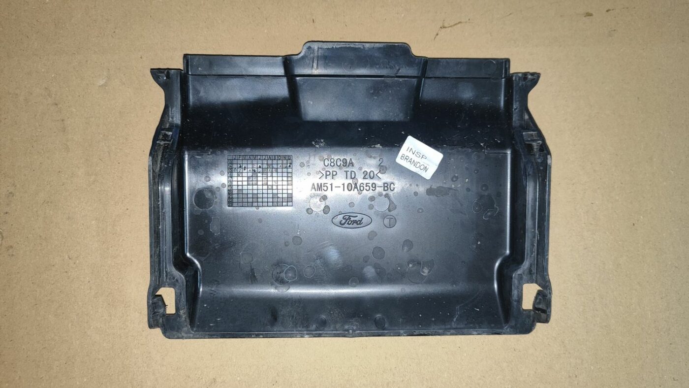 Akumulatora vāks priekš FORD FOCUS 2016 UNIVERSAL 3 Akumulatora vāks priekš FORD FOCUS 2016 UNIVERSAL