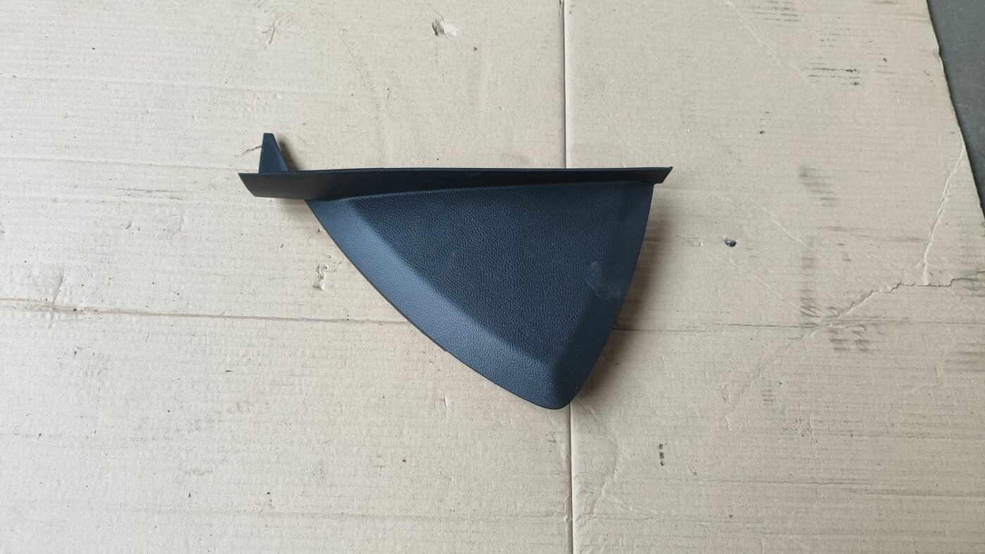 Mērinstrumentu paneļa sānu apdare priekš FORD FOCUS 2016 UNIVERSAL 2 Mērinstrumentu paneļa sānu apdare priekš FORD FOCUS 2016 UNIVERSAL