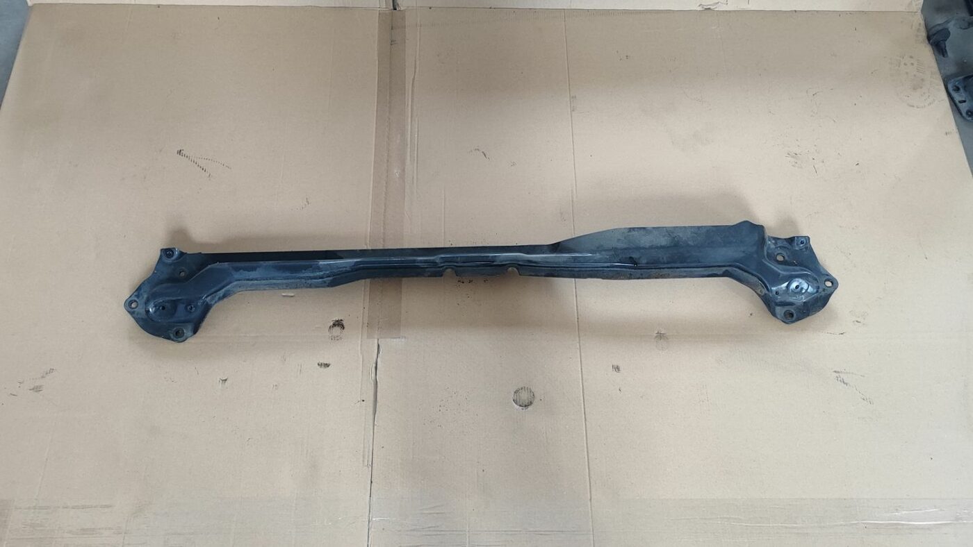 Priekšējo statņu stiprinājums priekš FORD FOCUS 2016 UNIVERSAL 1 Priekšējo statņu stiprinājums priekš FORD FOCUS 2016 UNIVERSAL