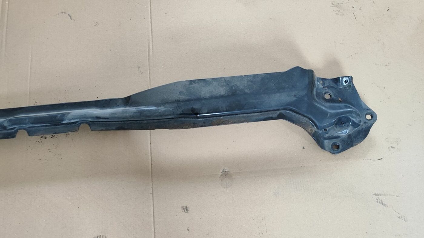 Priekšējo statņu stiprinājums priekš FORD FOCUS 2016 UNIVERSAL 8 Priekšējo statņu stiprinājums priekš FORD FOCUS 2016 UNIVERSAL