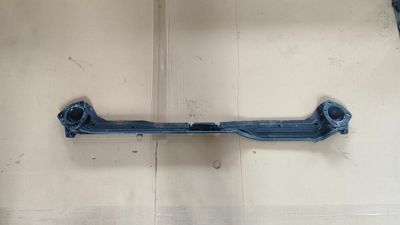 Priekšējo statņu stiprinājums priekš FORD FOCUS 2016 UNIVERSAL 7 Priekšējo statņu stiprinājums priekš FORD FOCUS 2016 UNIVERSAL