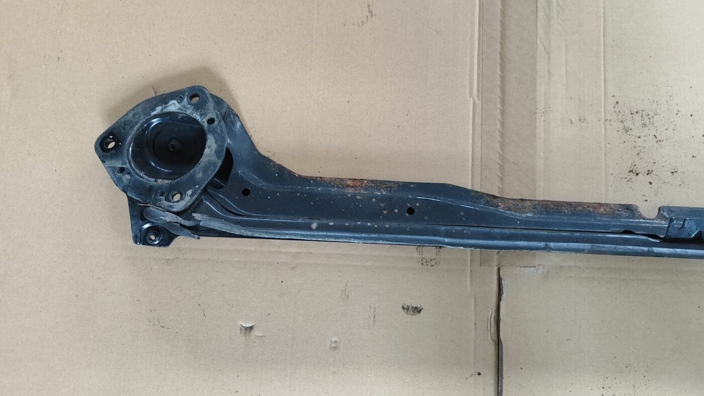 Priekšējo statņu stiprinājums priekš FORD FOCUS 2016 UNIVERSAL 5 Priekšējo statņu stiprinājums priekš FORD FOCUS 2016 UNIVERSAL