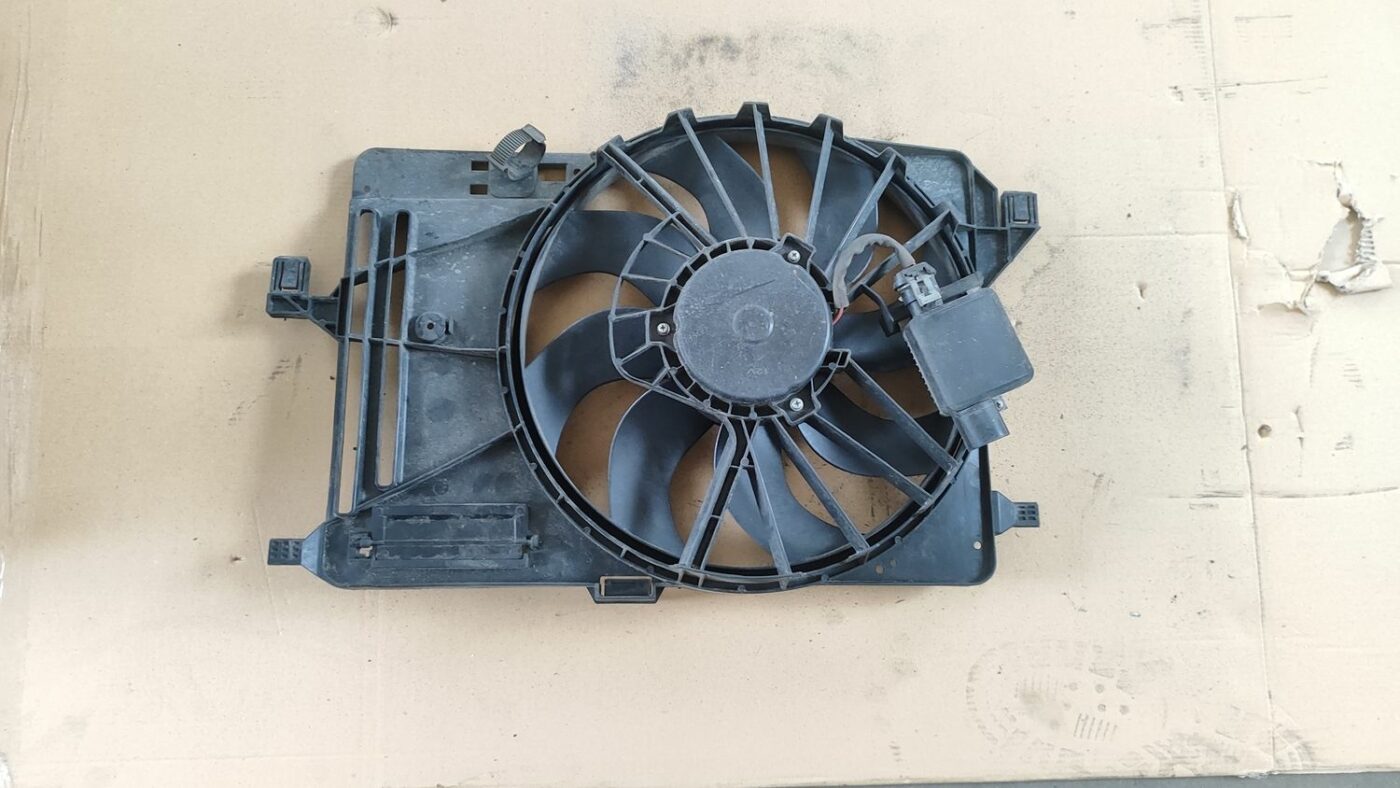 Dzesēšanas radiatora ventilators priekš FORD FOCUS 2016 UNIVERSAL 1 Dzesēšanas radiatora ventilators priekš FORD FOCUS 2016 UNIVERSAL