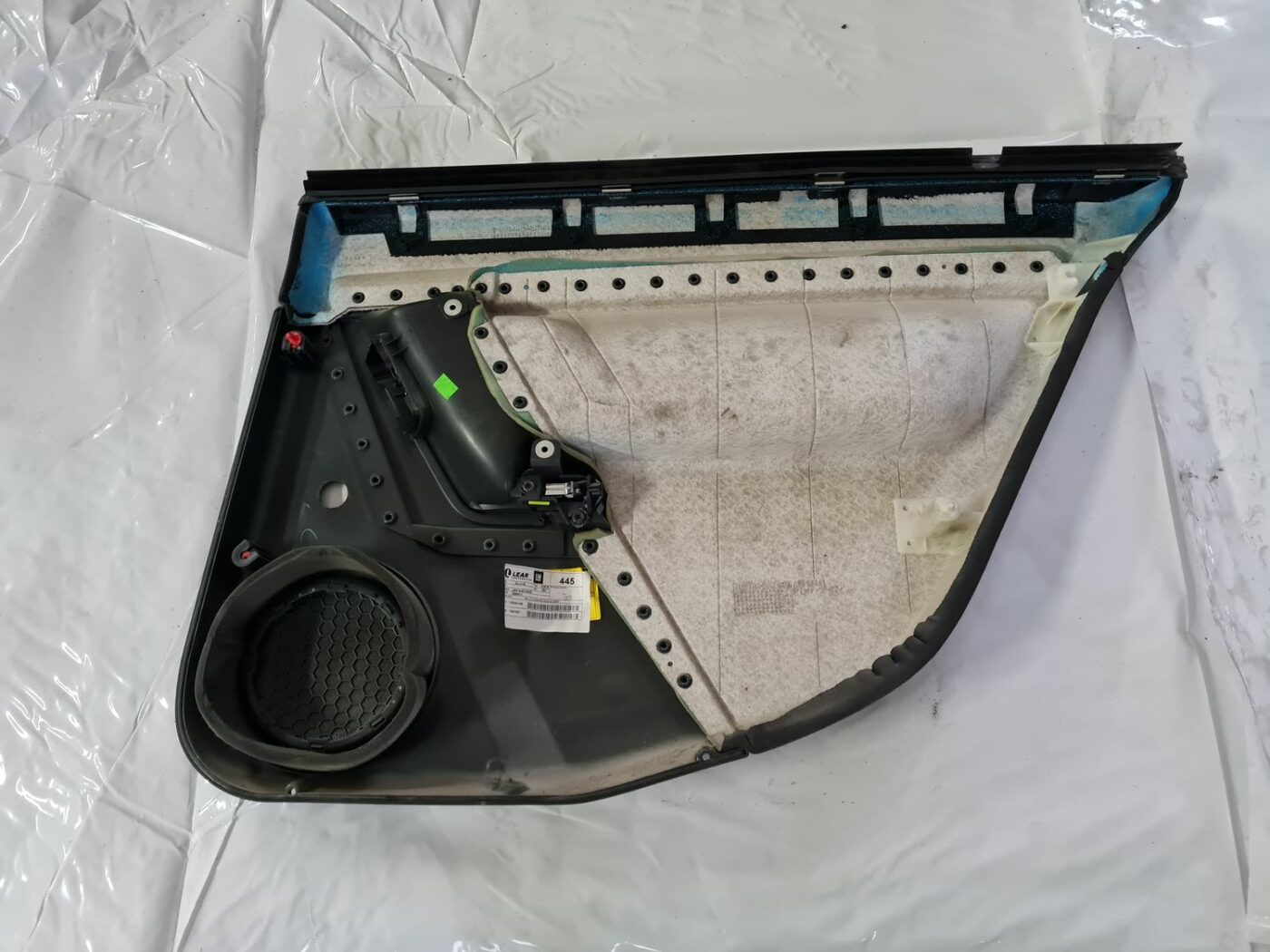 Aizmugurējo kreiso durvju apdare priekš OPEL VECTRA C 2006 2 Aizmugurējo kreiso durvju apdare priekš OPEL VECTRA C 2006