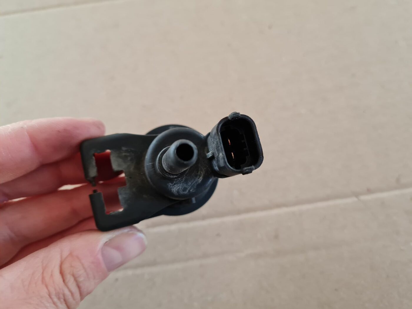 Solenoīda vakuuma vārsts priekš OPEL ASTRA J 2013 2 Solenoīda vakuuma vārsts priekš OPEL ASTRA J 2013