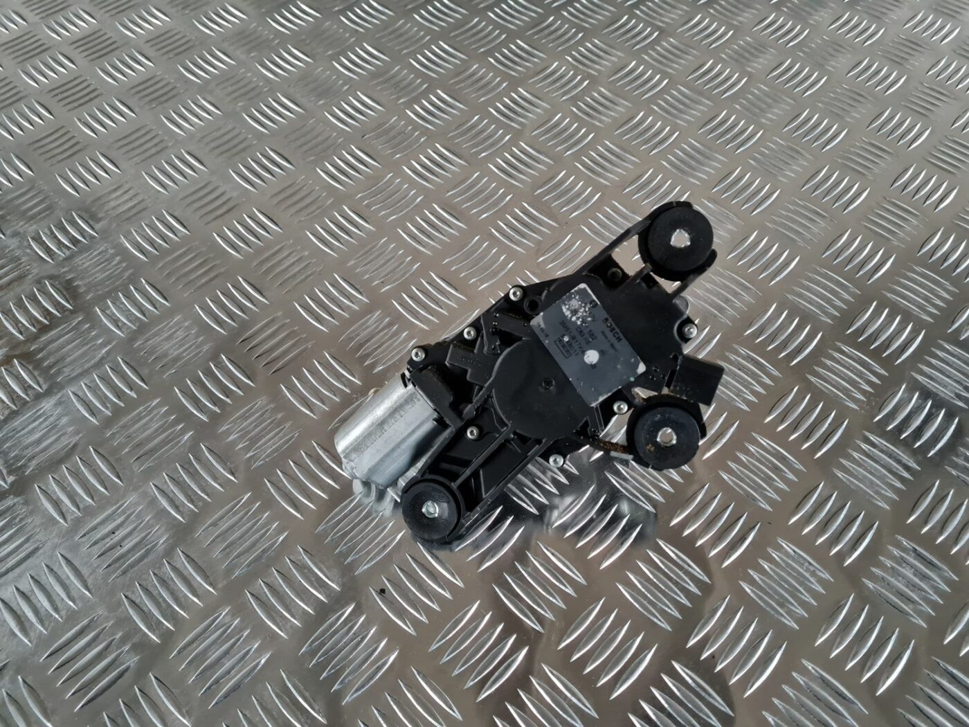 Aizmugurējā stikla tīrītāja motors priekš FORD FOCUS C-MAX 2004 1 Aizmugurējā stikla tīrītāja motors priekš FORD FOCUS C-MAX 2004