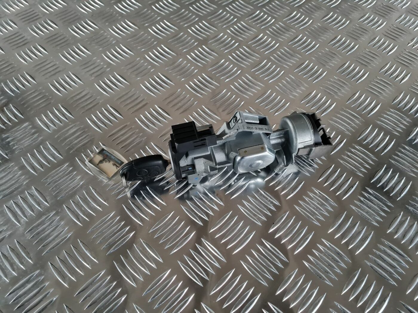 Aizdedzes slēdzene priekš FORD FOCUS C-MAX 2004 1 Aizdedzes slēdzene priekš FORD FOCUS C-MAX 2004