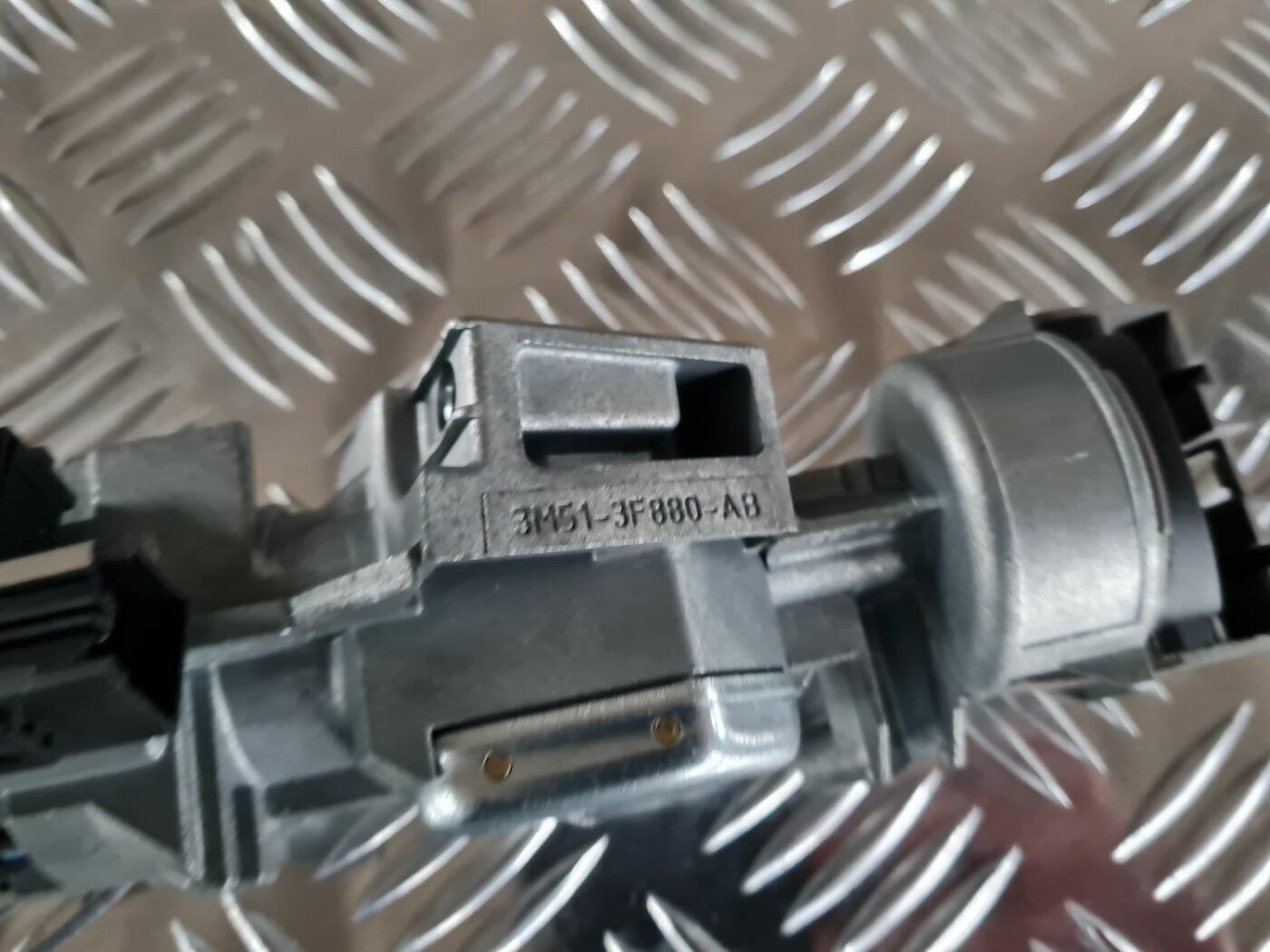 Aizdedzes slēdzene priekš FORD FOCUS C-MAX 2004 2 Aizdedzes slēdzene priekš FORD FOCUS C-MAX 2004