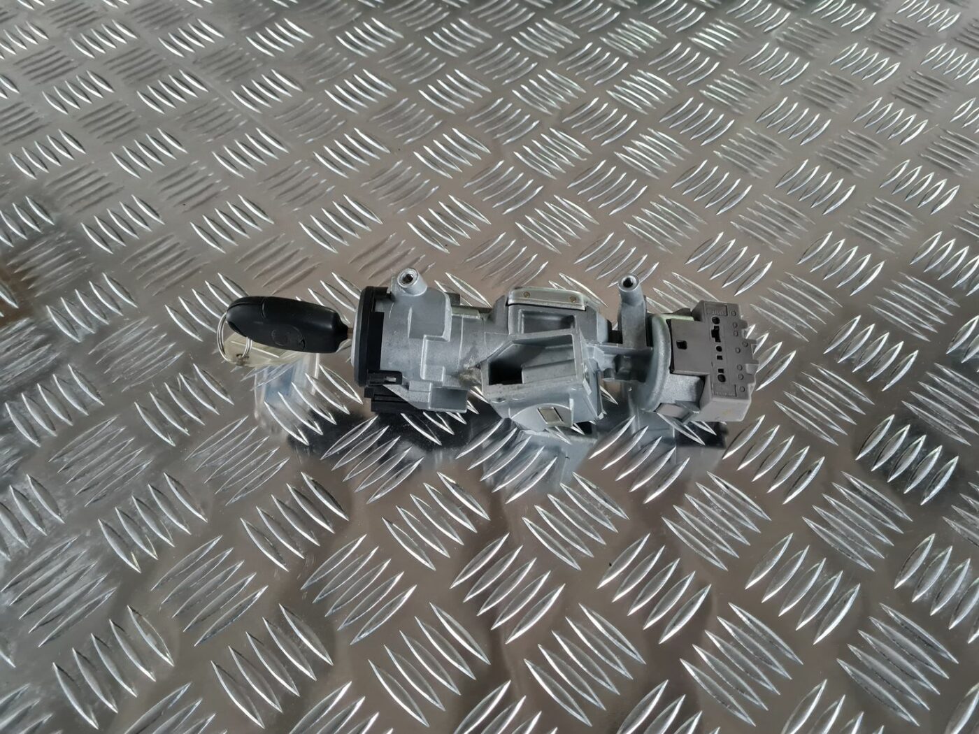 Aizdedzes slēdzene priekš FORD FOCUS C-MAX 2004 3 Aizdedzes slēdzene priekš FORD FOCUS C-MAX 2004