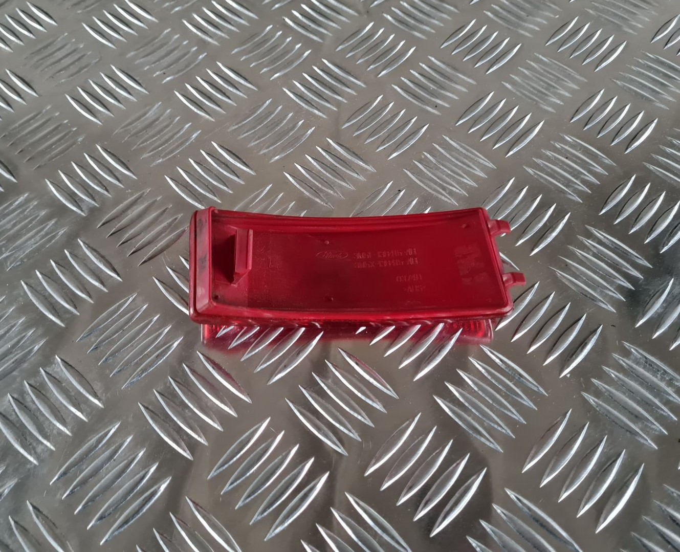 Aizmugurējais atstarotājs priekš FORD FOCUS C-MAX 2004 2 Aizmugurējais atstarotājs priekš FORD FOCUS C-MAX 2004