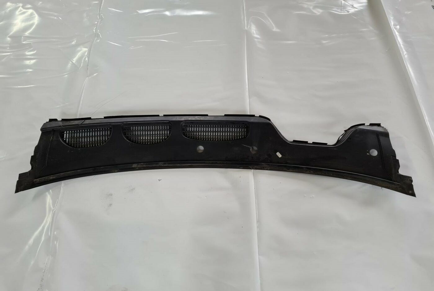 Vējstikla uzlikas (deflektora) režģis priekš FORD FOCUS C-MAX 2004 4 Vējstikla uzlikas (deflektora) režģis priekš FORD FOCUS C-MAX 2004