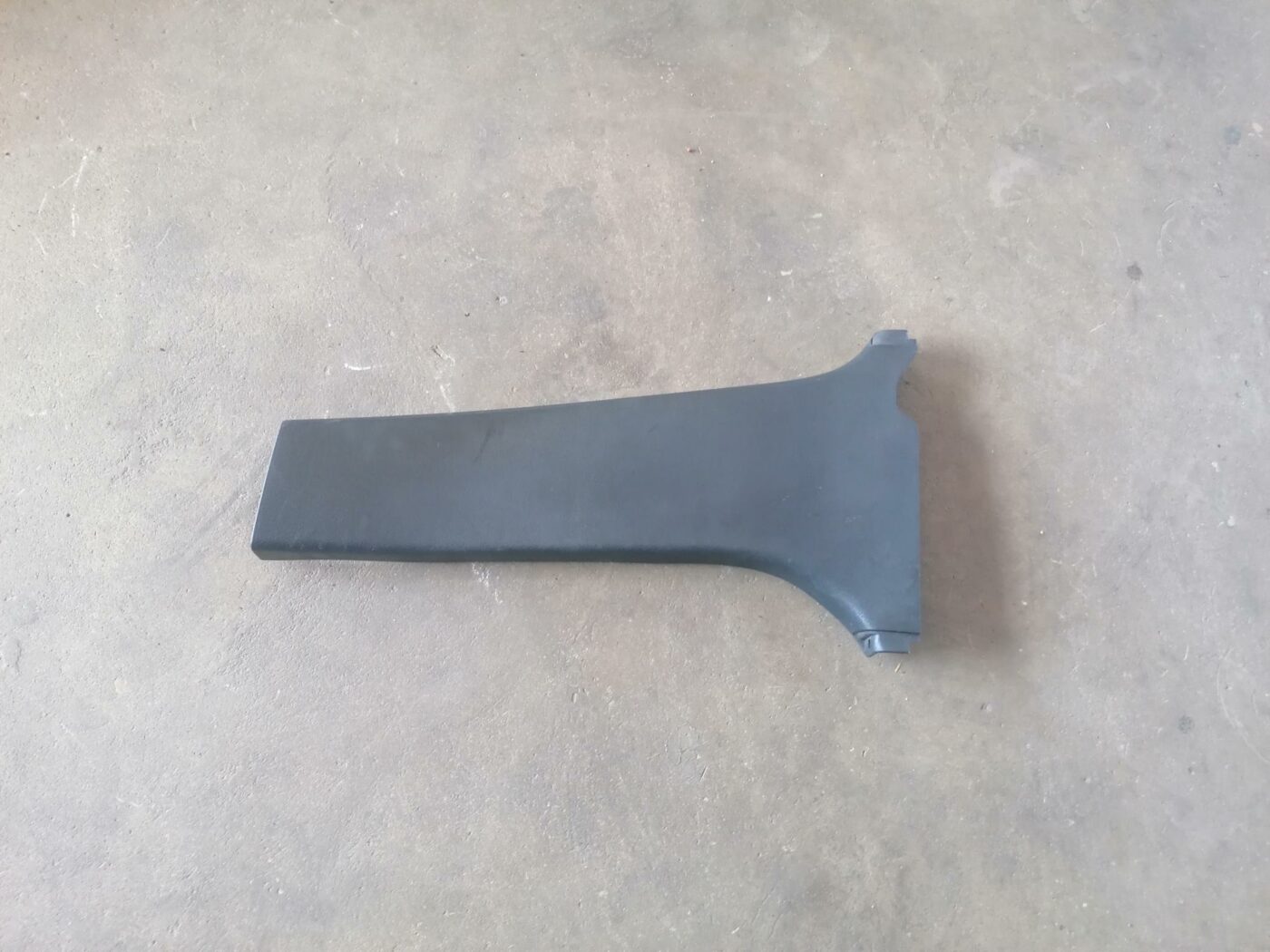 Vidējas salona statnes apdare priekš TOYOTA AVENSIS 2007