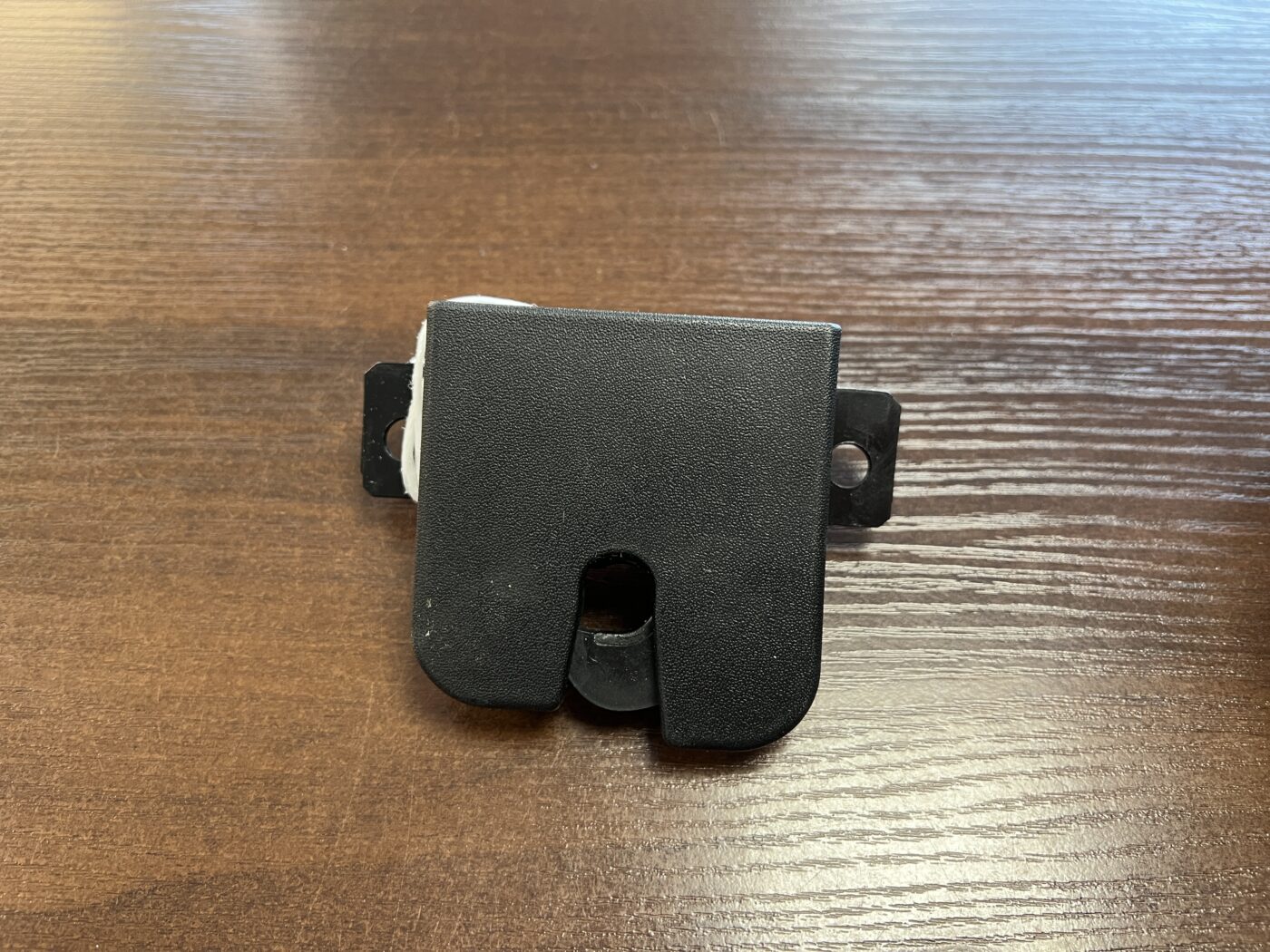 Bagāžnieka vāka slēdzene priekš VW TRANSPORTER T5 T6 2 Bagāžnieka vāka slēdzene priekš VW TRANSPORTER T5 T6