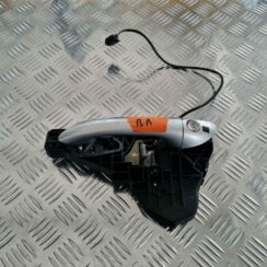 Priekšējāis kreisais durvju rokturis priekš MERCEDES BENZ ML320 2006 SILVER