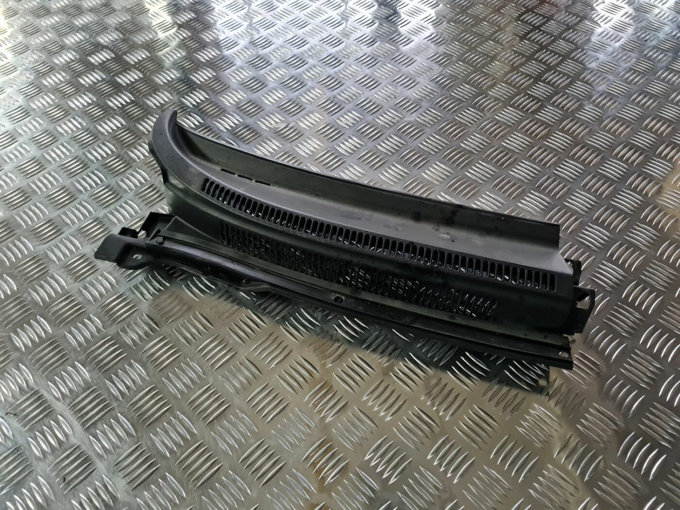 Vējstikla uzlikas (deflektora) režģis priekš TOYOTA COROLLA VERSO 2003 1 Vējstikla uzlikas (deflektora) režģis priekš TOYOTA COROLLA VERSO 2003