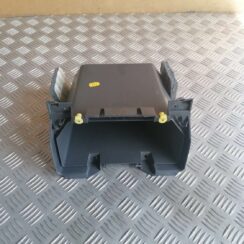 Mantu glabāšanas nodalījums vadītāja pusē priekš VOLVO C30 2008 SILVER