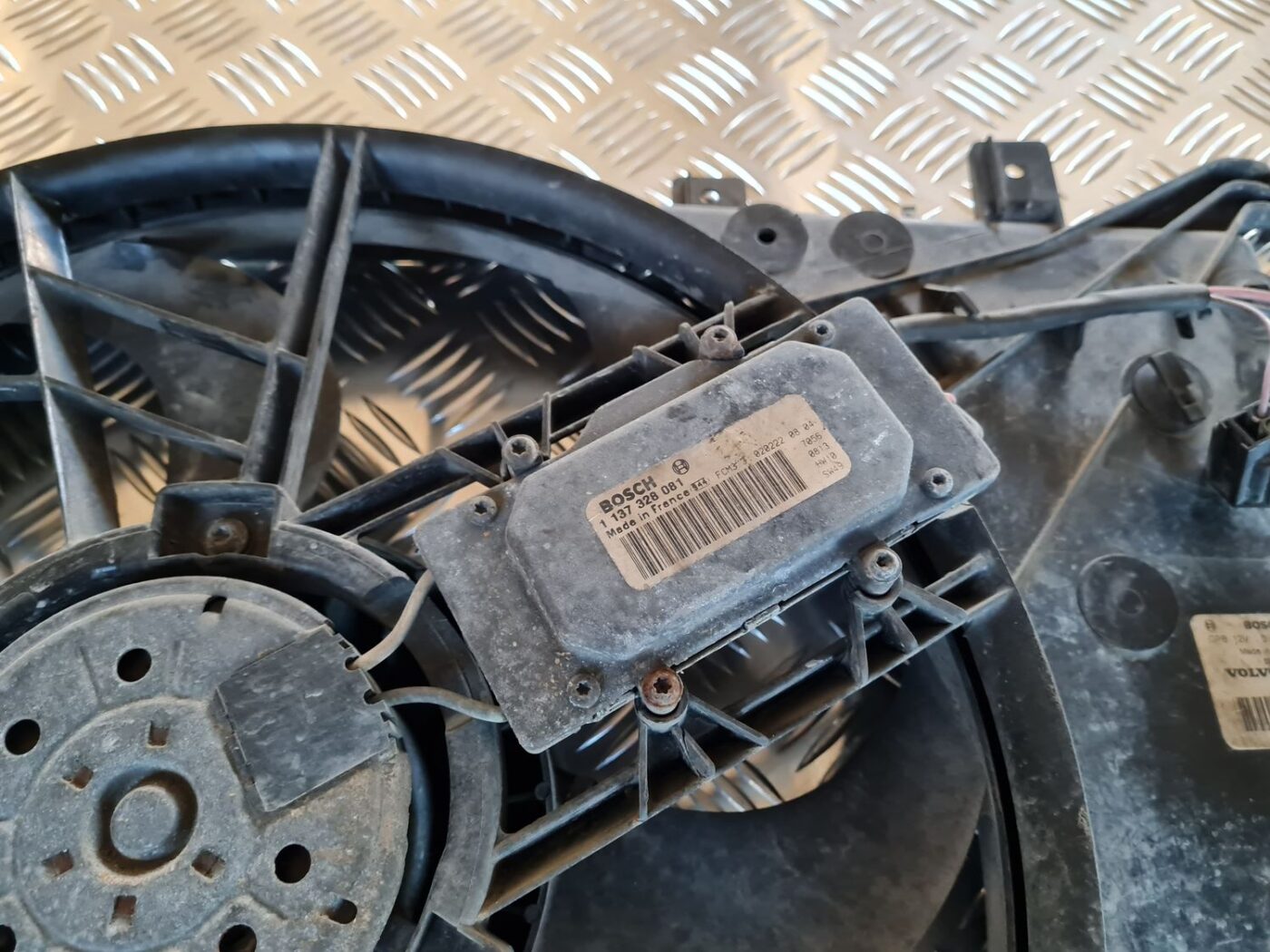 Dzesēšanas radiatora ventilators priekš VOLVO V70 2002 ASHGOLD 2 Dzesēšanas radiatora ventilators priekš VOLVO V70 2002 ASHGOLD