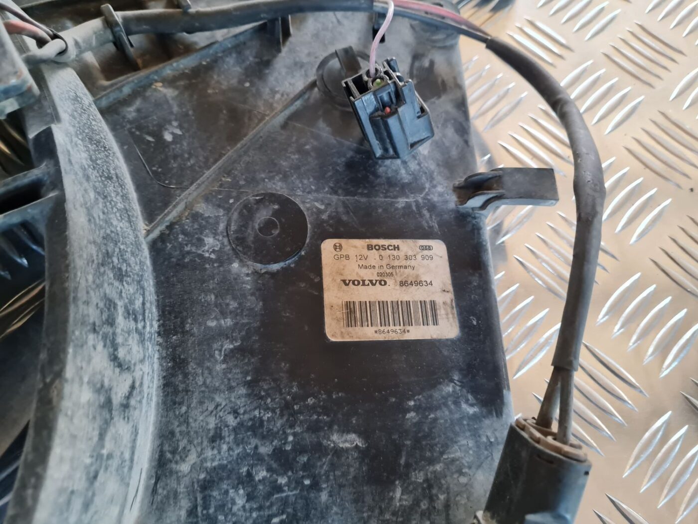 Dzesēšanas radiatora ventilators priekš VOLVO V70 2002 ASHGOLD 4 Dzesēšanas radiatora ventilators priekš VOLVO V70 2002 ASHGOLD