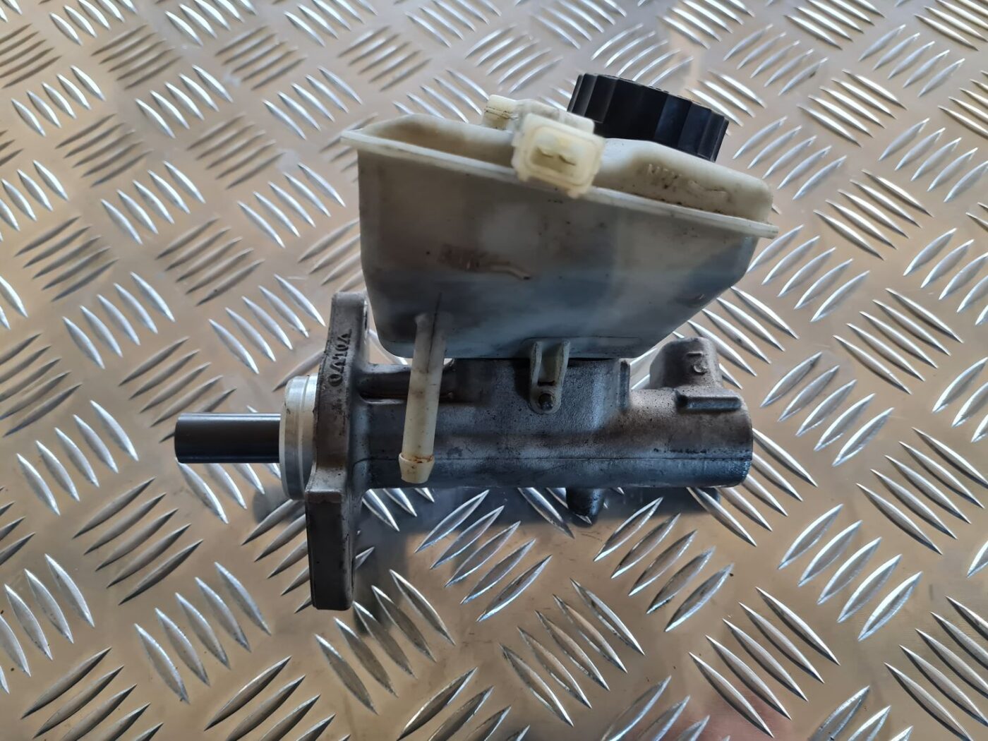 Bremžu pastiprinātāja galvenais cilindrs priekš VOLVO V70 2002 ASHGOLD 5 Bremžu pastiprinātāja galvenais cilindrs priekš VOLVO V70 2002 ASHGOLD