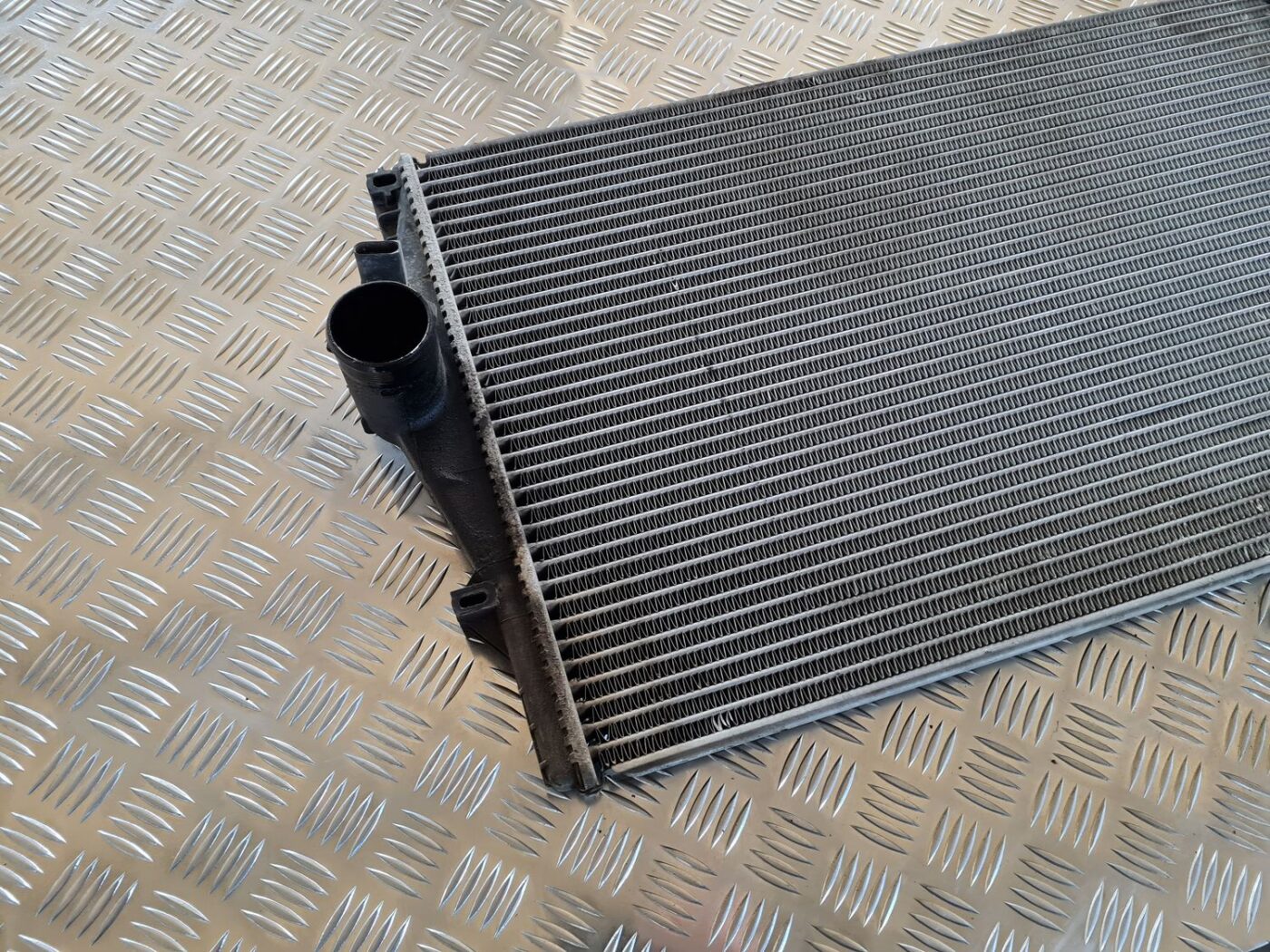 Interkūleris priekš VOLVO V70 2002 ASHGOLD 2 Interkūleris priekš VOLVO V70 2002 ASHGOLD