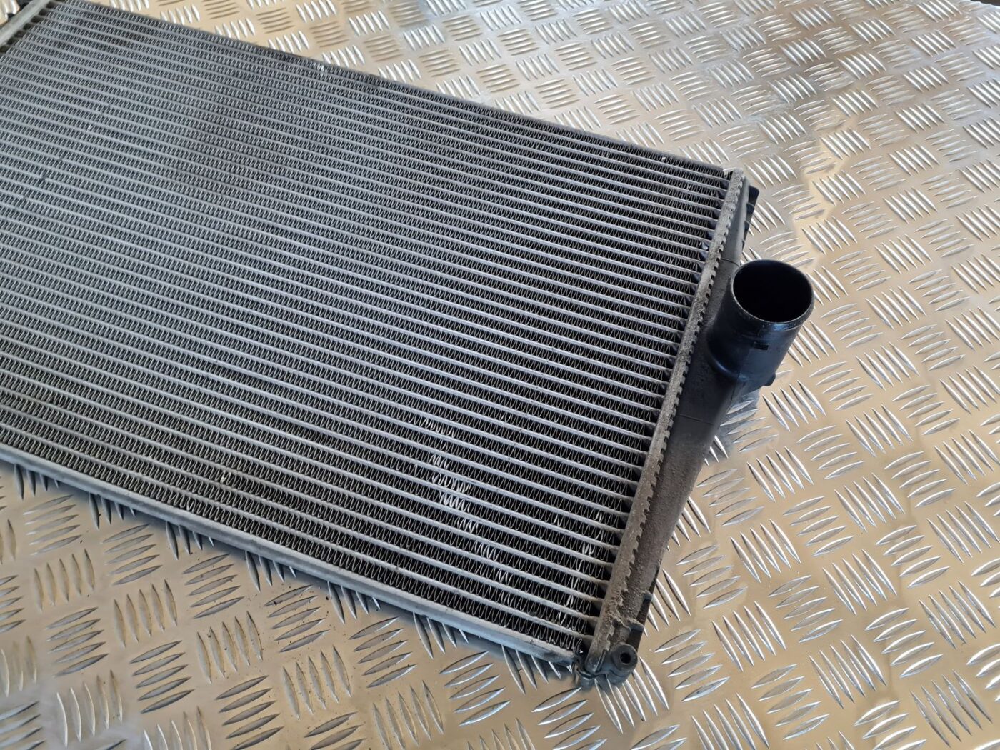 Interkūleris priekš VOLVO V70 2002 ASHGOLD 4 Interkūleris priekš VOLVO V70 2002 ASHGOLD