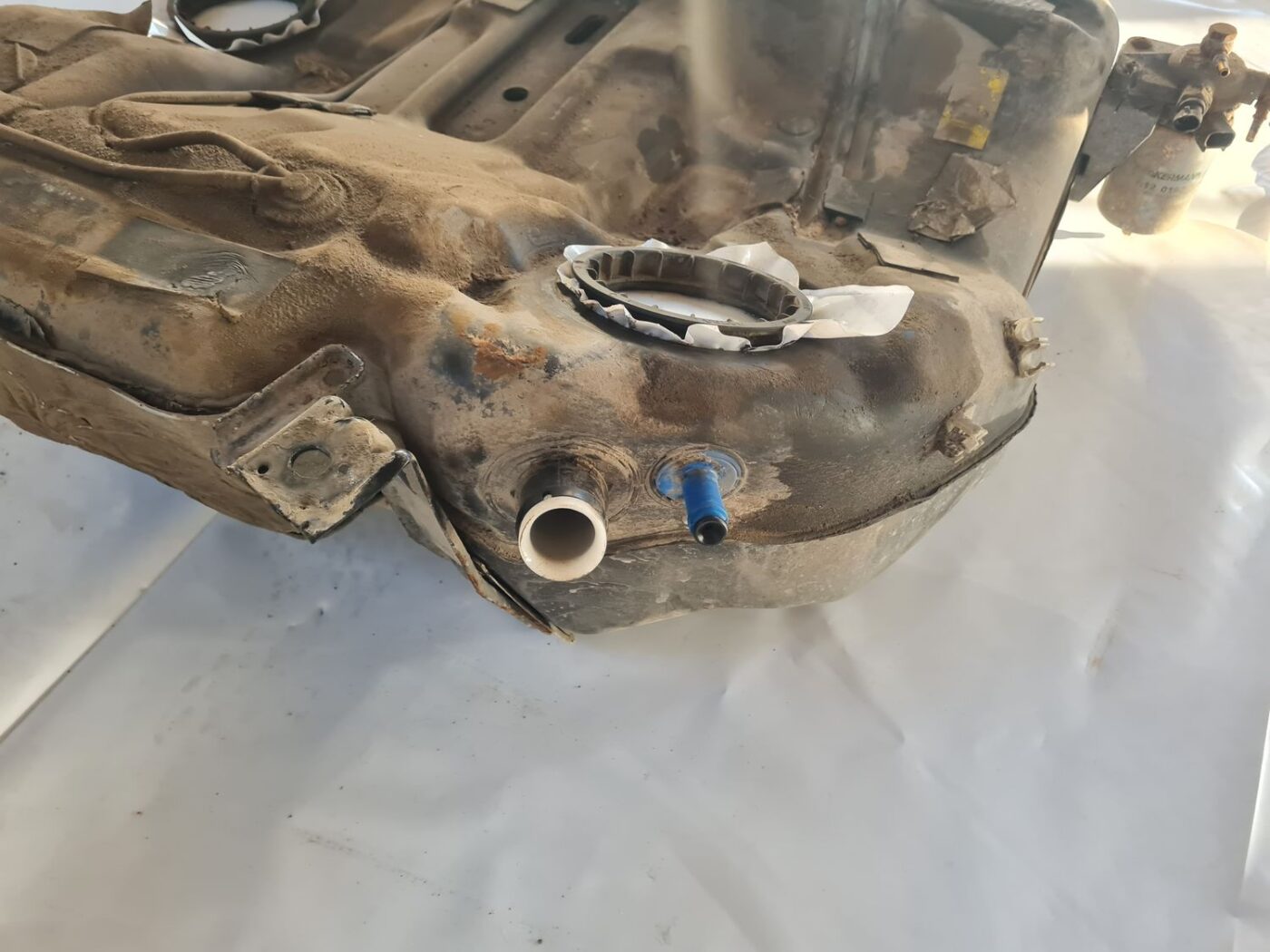 Degvielas tvertne priekš VOLVO V70 2002 ASHGOLD 2 Degvielas tvertne priekš VOLVO V70 2002 ASHGOLD