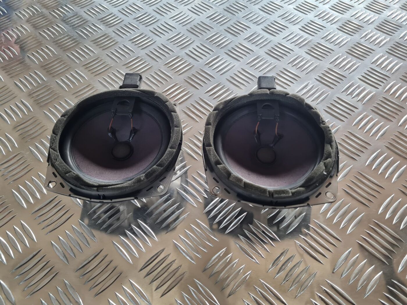 Durvju skaļrunis, apakšā priekš MITSUBISHI LANCER 2006 1 Durvju skaļrunis, apakšā priekš MITSUBISHI LANCER 2006