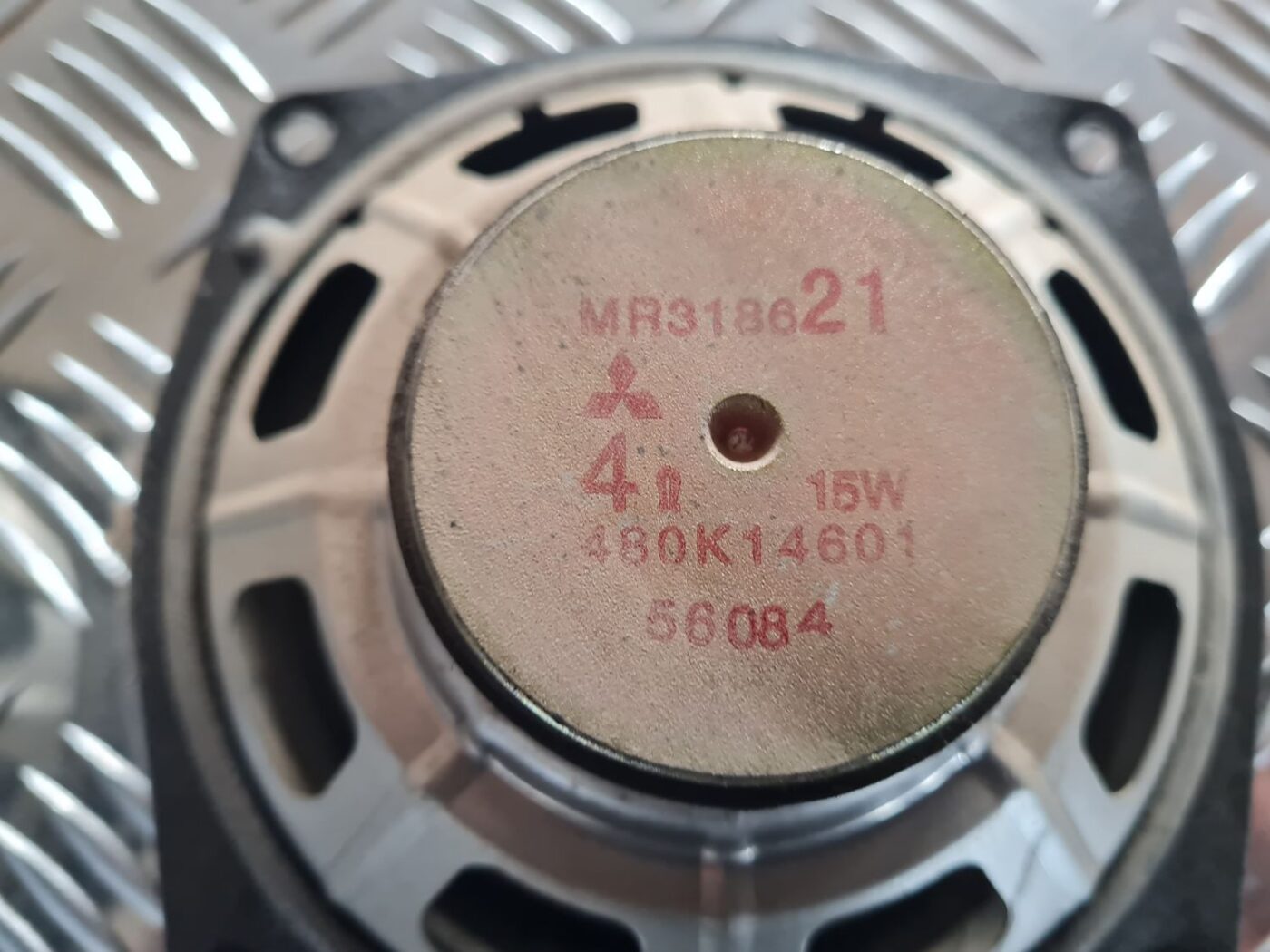 Durvju skaļrunis, apakšā priekš MITSUBISHI LANCER 2006 4 Durvju skaļrunis, apakšā priekš MITSUBISHI LANCER 2006