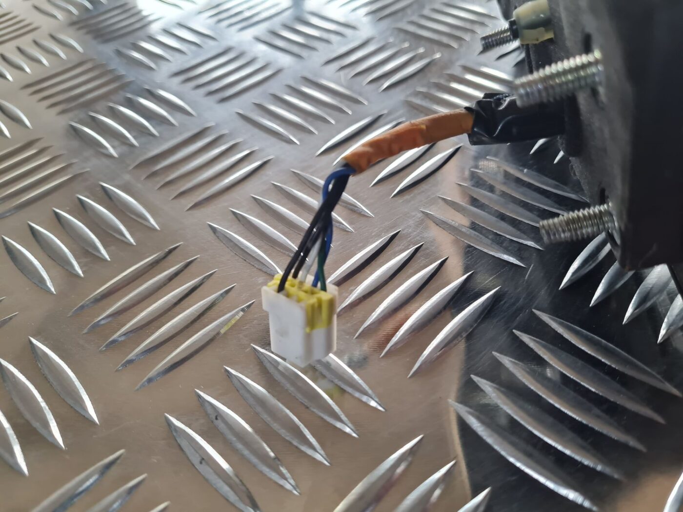 Ārējais spogulis, pa kreisi priekš MITSUBISHI LANCER 2006 2 Ārējais spogulis, pa kreisi priekš MITSUBISHI LANCER 2006