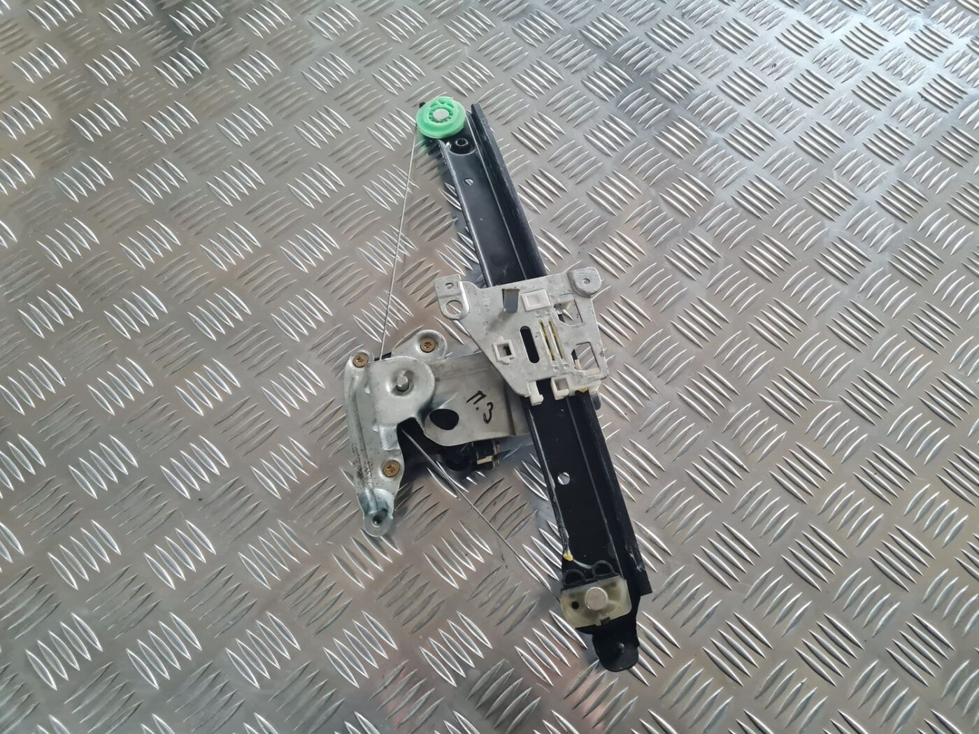 Stikla pacelšanas mehānisms aizmugurējais labais priekš VOLVO V70 2003 SILVER 3 Stikla pacelšanas mehānisms aizmugurējais labais priekš VOLVO V70 2003 SILVER