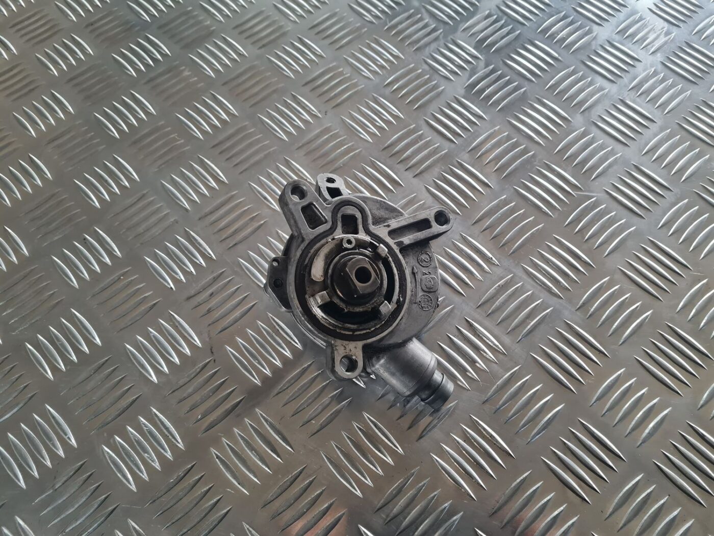 Vakuuma sūknis priekš VOLVO V70 2003 SILVER 1 Vakuuma sūknis priekš VOLVO V70 2003 SILVER