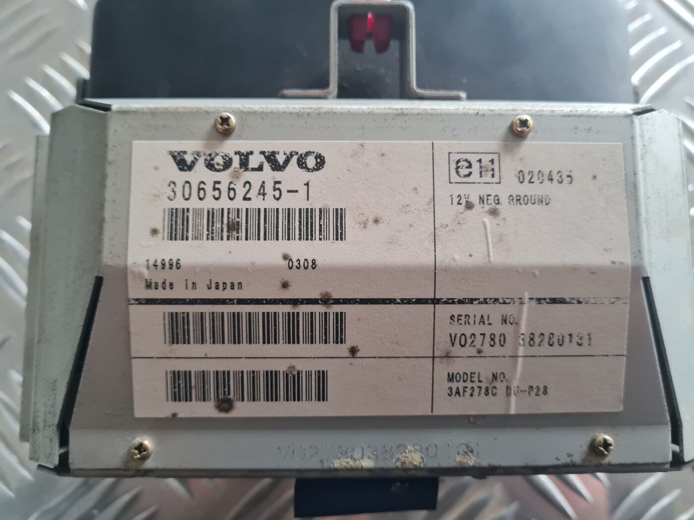 Displejs priekš VOLVO V70 2003 SILVER 3 Displejs priekš VOLVO V70 2003 SILVER