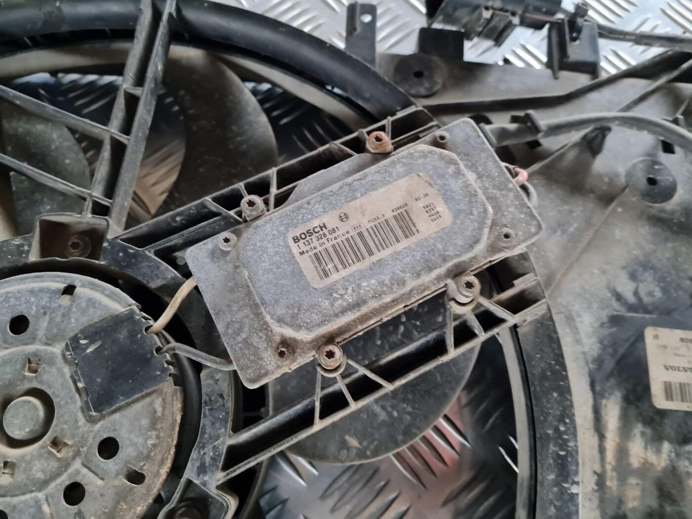 Dzesēšanas radiatora ventilators priekš VOLVO V70 2003 SILVER 5 Dzesēšanas radiatora ventilators priekš VOLVO V70 2003 SILVER