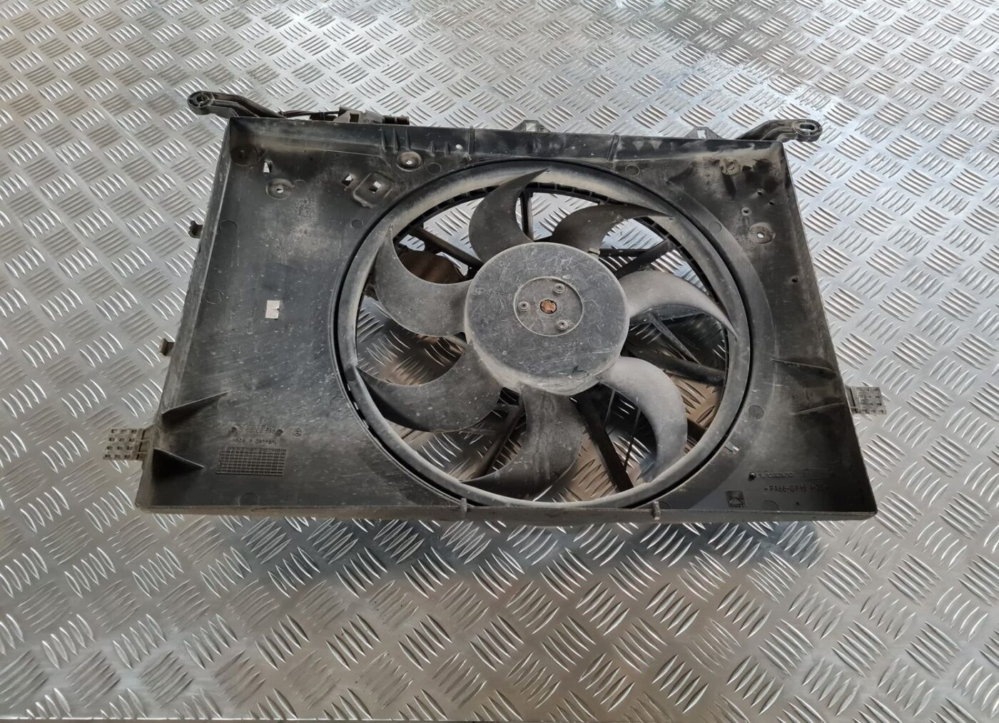 Dzesēšanas radiatora ventilators priekš VOLVO V70 2003 SILVER 3 Dzesēšanas radiatora ventilators priekš VOLVO V70 2003 SILVER