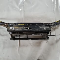 Priekšējā radiatora rāmja augšēja daļa priekš VOLVO V70 2003 SILVER