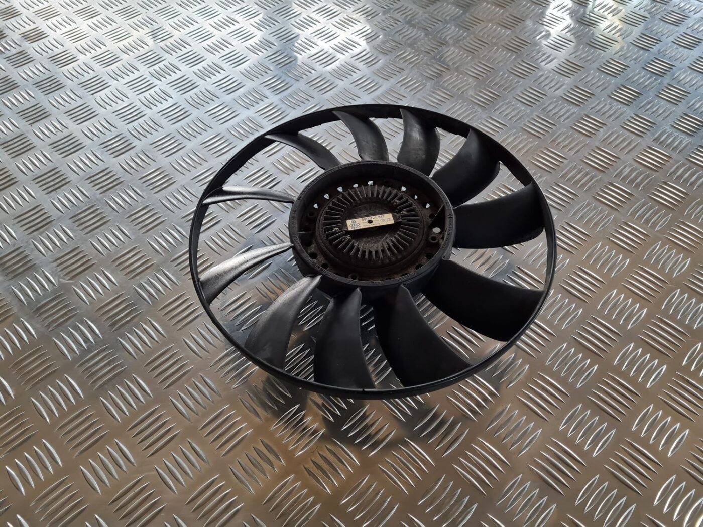 Dzesēšanas radiatora ventilators priekš VW PASSAT 2004 UNIVERSAL GREY 1 Dzesēšanas radiatora ventilators priekš VW PASSAT 2004 UNIVERSAL GREY