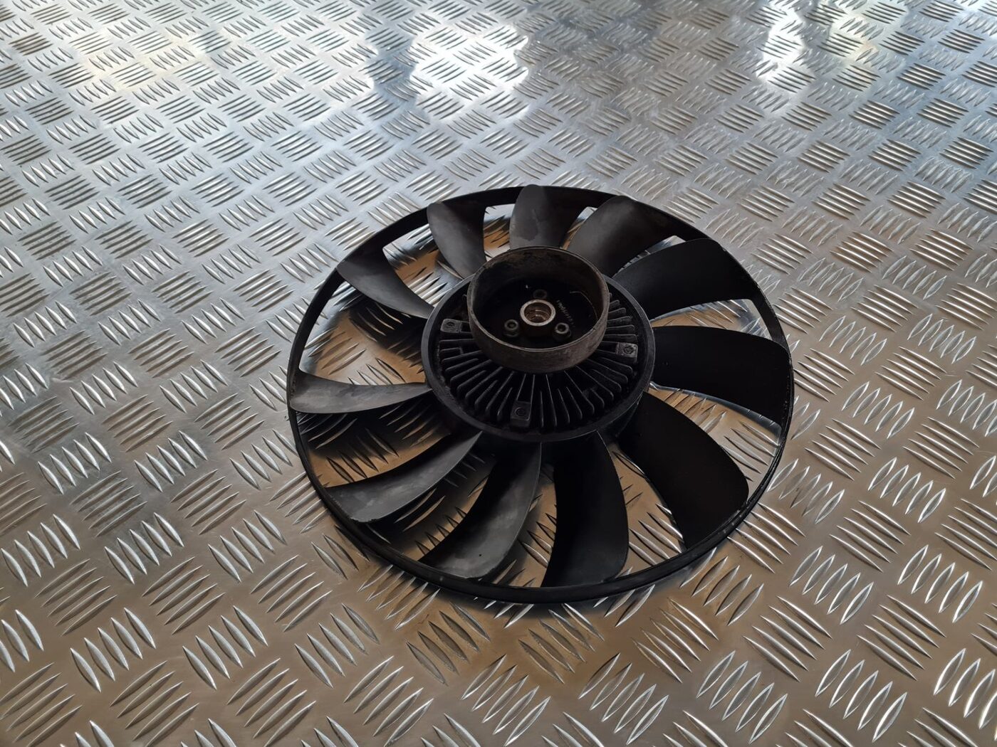 Dzesēšanas radiatora ventilators priekš VW PASSAT 2004 UNIVERSAL GREY 3 Dzesēšanas radiatora ventilators priekš VW PASSAT 2004 UNIVERSAL GREY