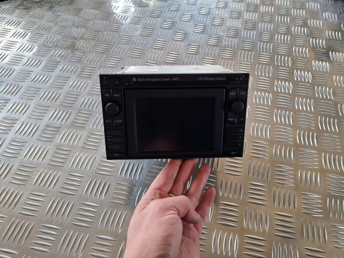 CD/DVD/Navigācijas bloks priekš VW PASSAT 2004 UNIVERSAL GREY 1 CD/DVD/Navigācijas bloks priekš VW PASSAT 2004 UNIVERSAL GREY