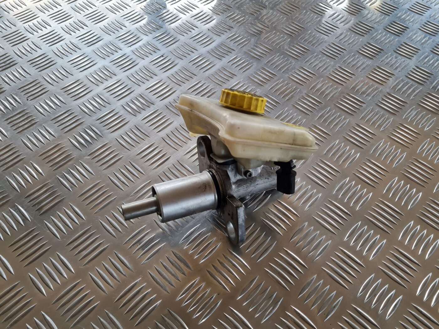 Bremžu pastiprinātāja galvenais cilindrs priekš VW PASSAT 2004 UNIVERSAL GREY 1 Bremžu pastiprinātāja galvenais cilindrs priekš VW PASSAT 2004 UNIVERSAL GREY