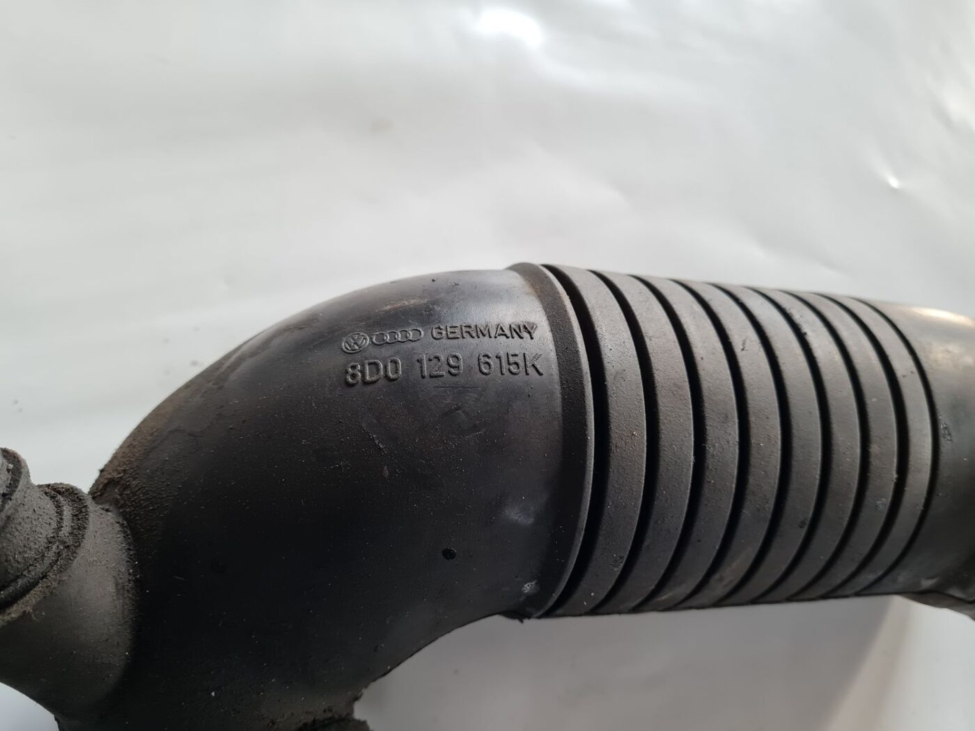 Interkulera caurule priekš VW PASSAT 2004 UNIVERSAL GREY 2 Interkulera caurule priekš VW PASSAT 2004 UNIVERSAL GREY