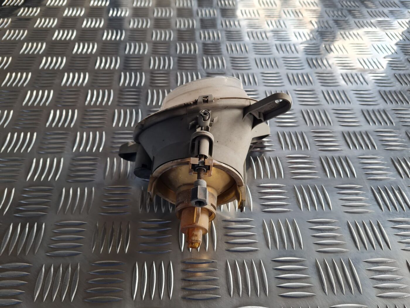 Miglas lukturis priekšā labajā pusē priekš VOLVO S60 2008 3 Miglas lukturis priekšā labajā pusē priekš VOLVO S60 2008