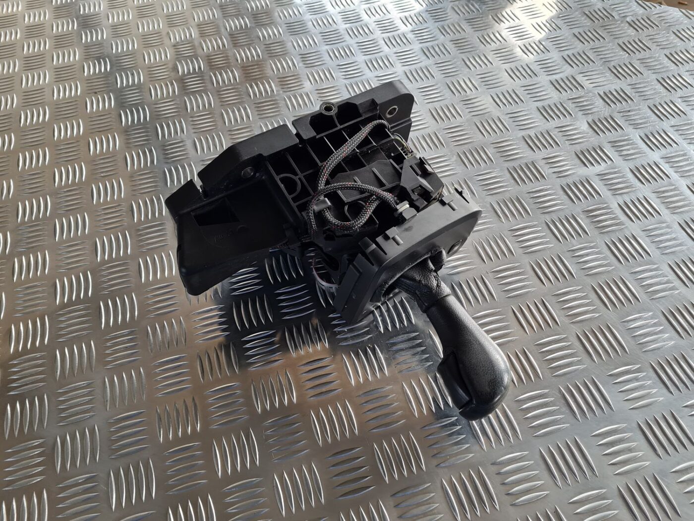 Ātrumu pārslēgšanas slēdzis priekš VOLVO S60 2008 5 Ātrumu pārslēgšanas slēdzis priekš VOLVO S60 2008