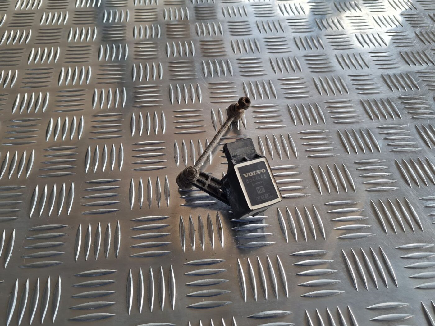 Lukturu diapazona korekcijas sensors, aizmugurē priekš VOLVO S60 2008 1 Lukturu diapazona korekcijas sensors, aizmugurē priekš VOLVO S60 2008