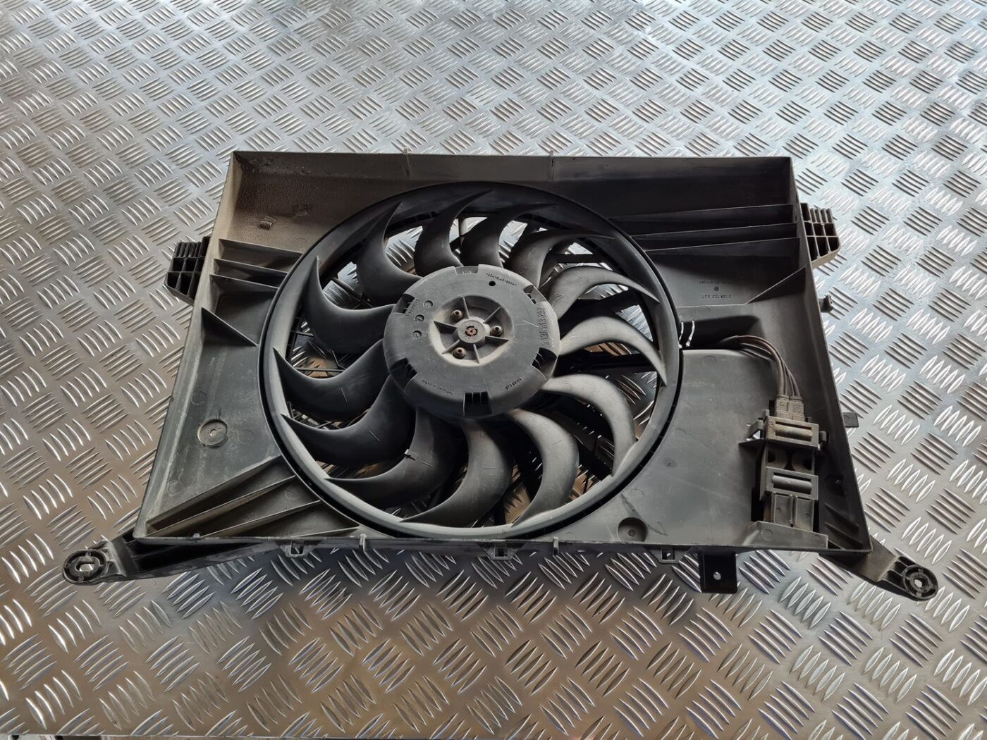 Dzesēšanas radiatora ventilators priekš VOLVO S60 2008 1 Dzesēšanas radiatora ventilators priekš VOLVO S60 2008