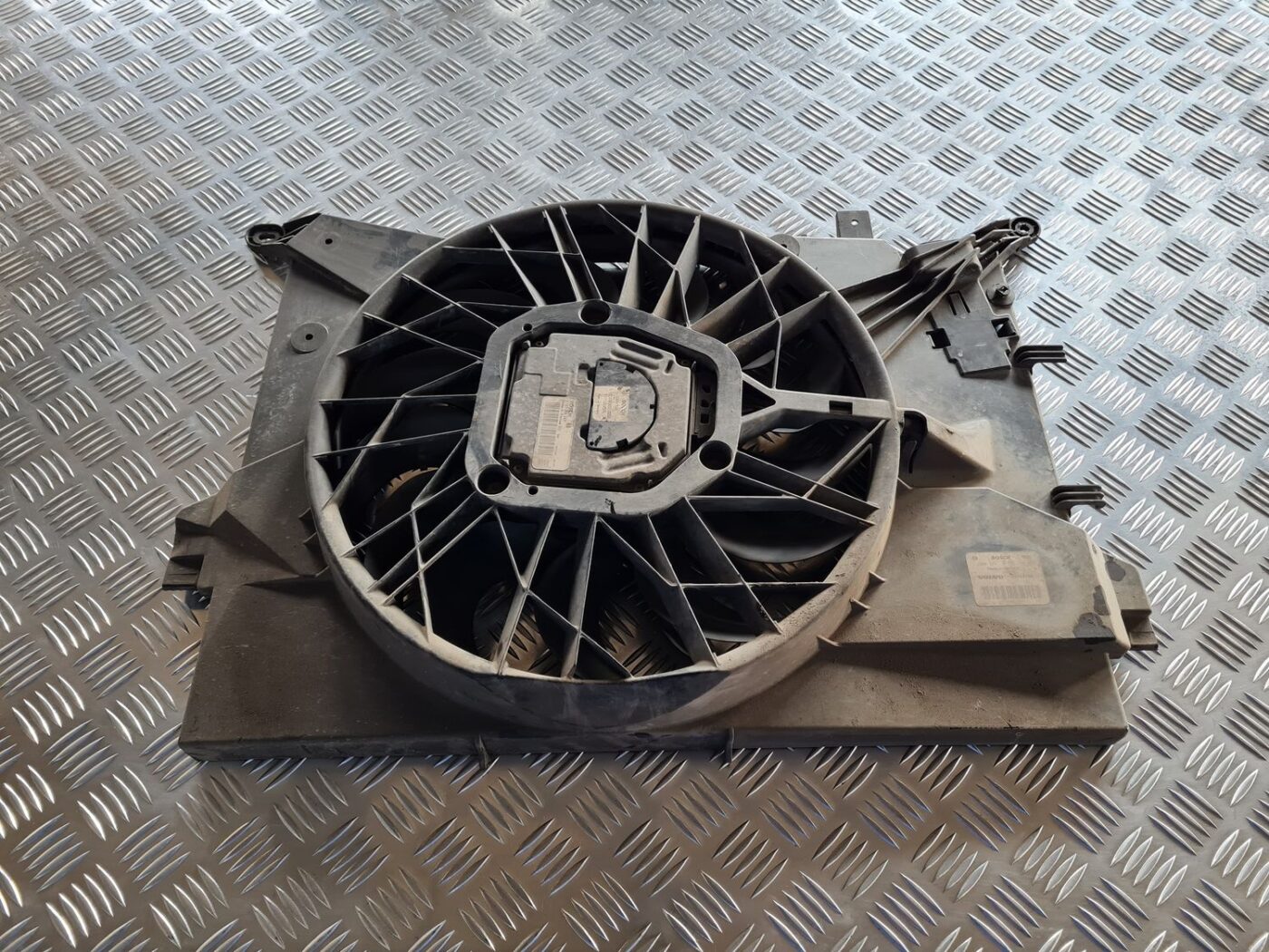 Dzesēšanas radiatora ventilators priekš VOLVO S60 2008 5 Dzesēšanas radiatora ventilators priekš VOLVO S60 2008