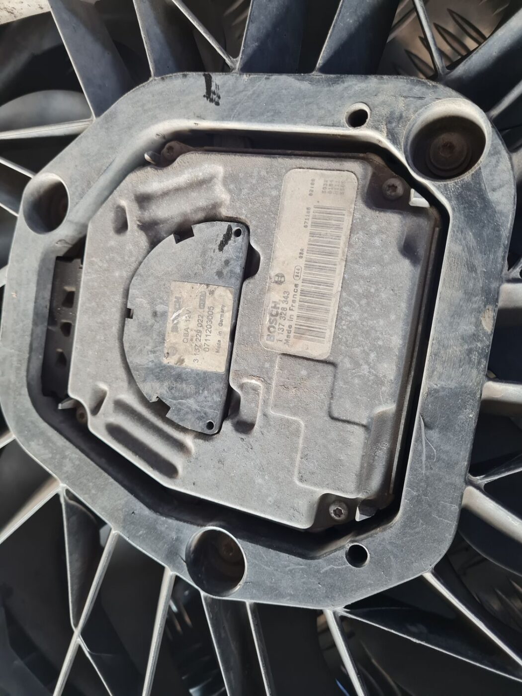 Dzesēšanas radiatora ventilators priekš VOLVO S60 2008 3 Dzesēšanas radiatora ventilators priekš VOLVO S60 2008