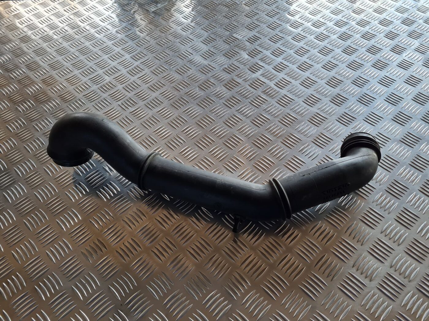 Interkulera caurule priekš VOLVO S60 2008 1 Interkulera caurule priekš VOLVO S60 2008