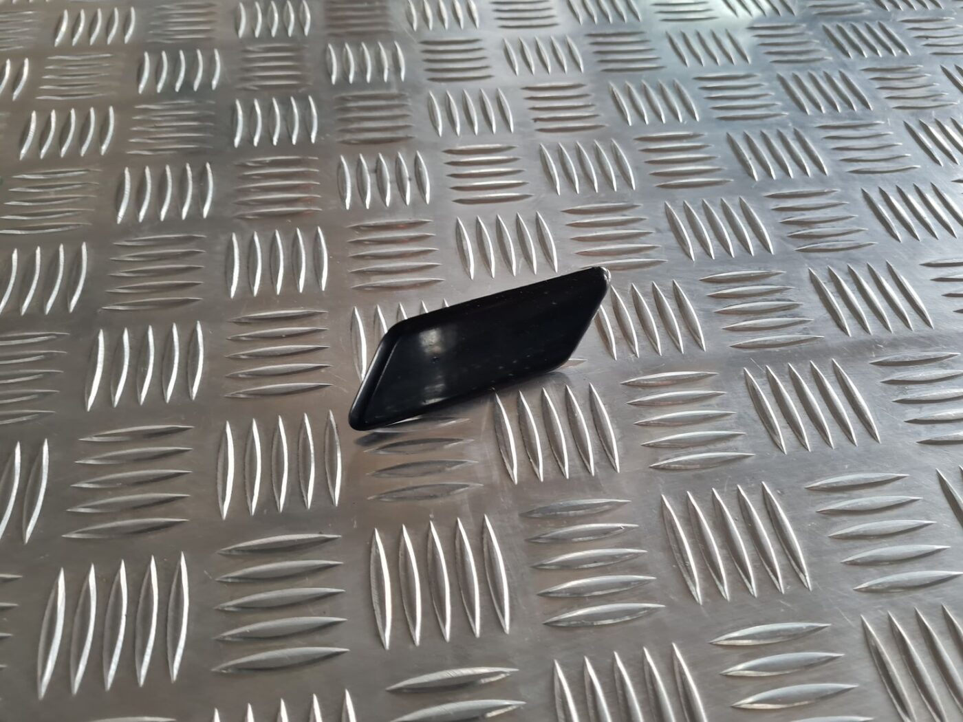 Lukturu mazgātāja sprauslas vāks priekš SUBARU LEGACY 2010 1 Lukturu mazgātāja sprauslas vāks priekš SUBARU LEGACY 2010