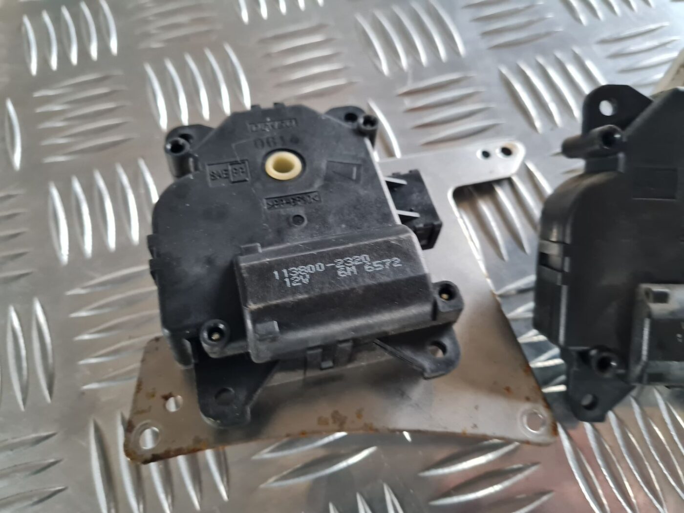 Apsildes sistēmas aktuators priekš SUBARU LEGACY 2010 2 Apsildes sistēmas aktuators priekš SUBARU LEGACY 2010