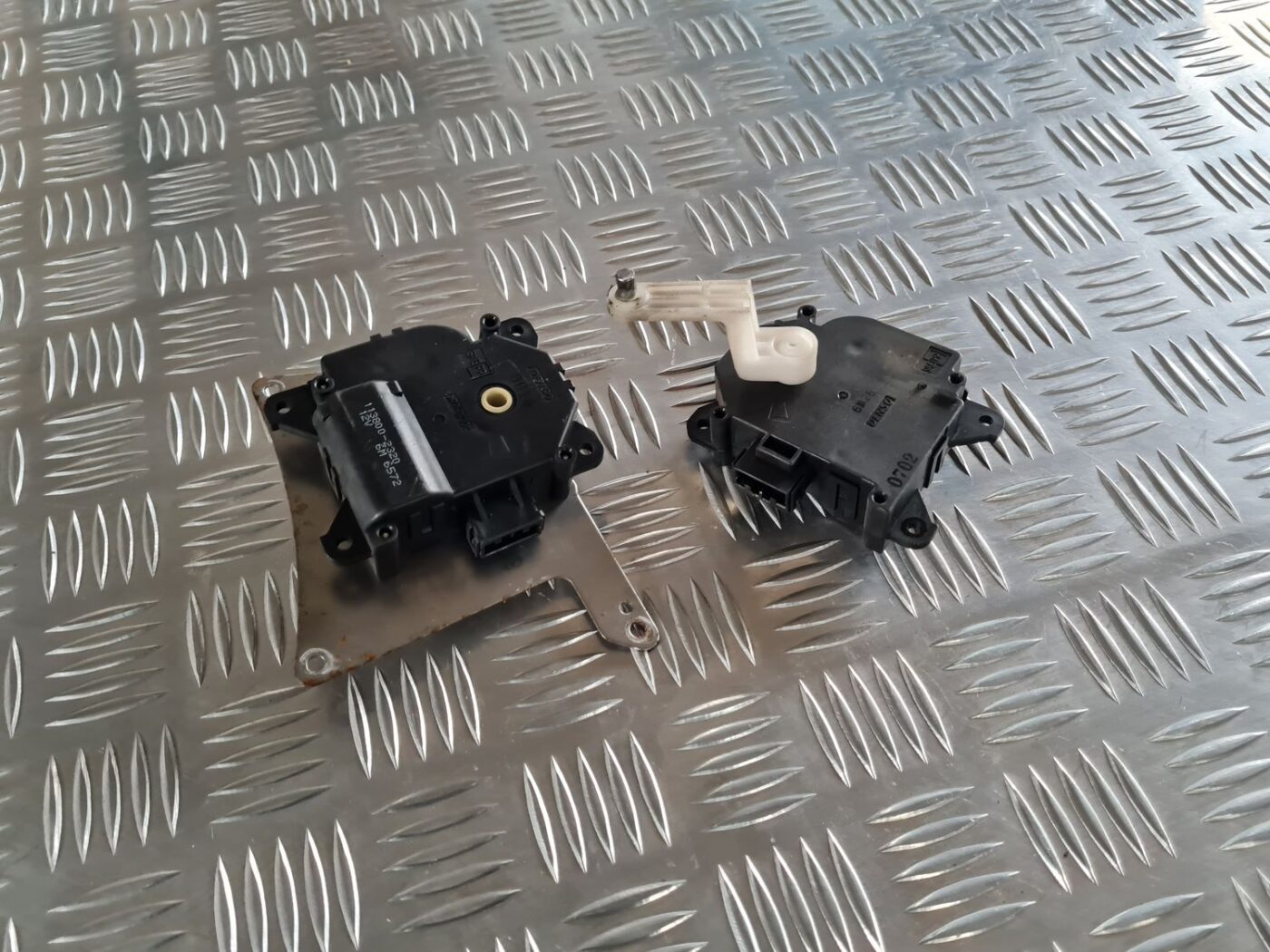 Apsildes sistēmas aktuators priekš SUBARU LEGACY 2010 3 Apsildes sistēmas aktuators priekš SUBARU LEGACY 2010